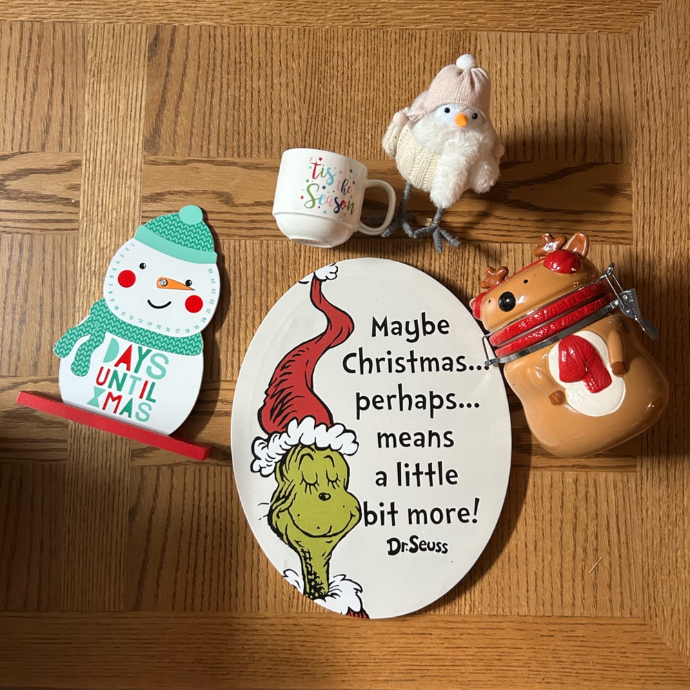 Grinch and More Holiday Decor Collection